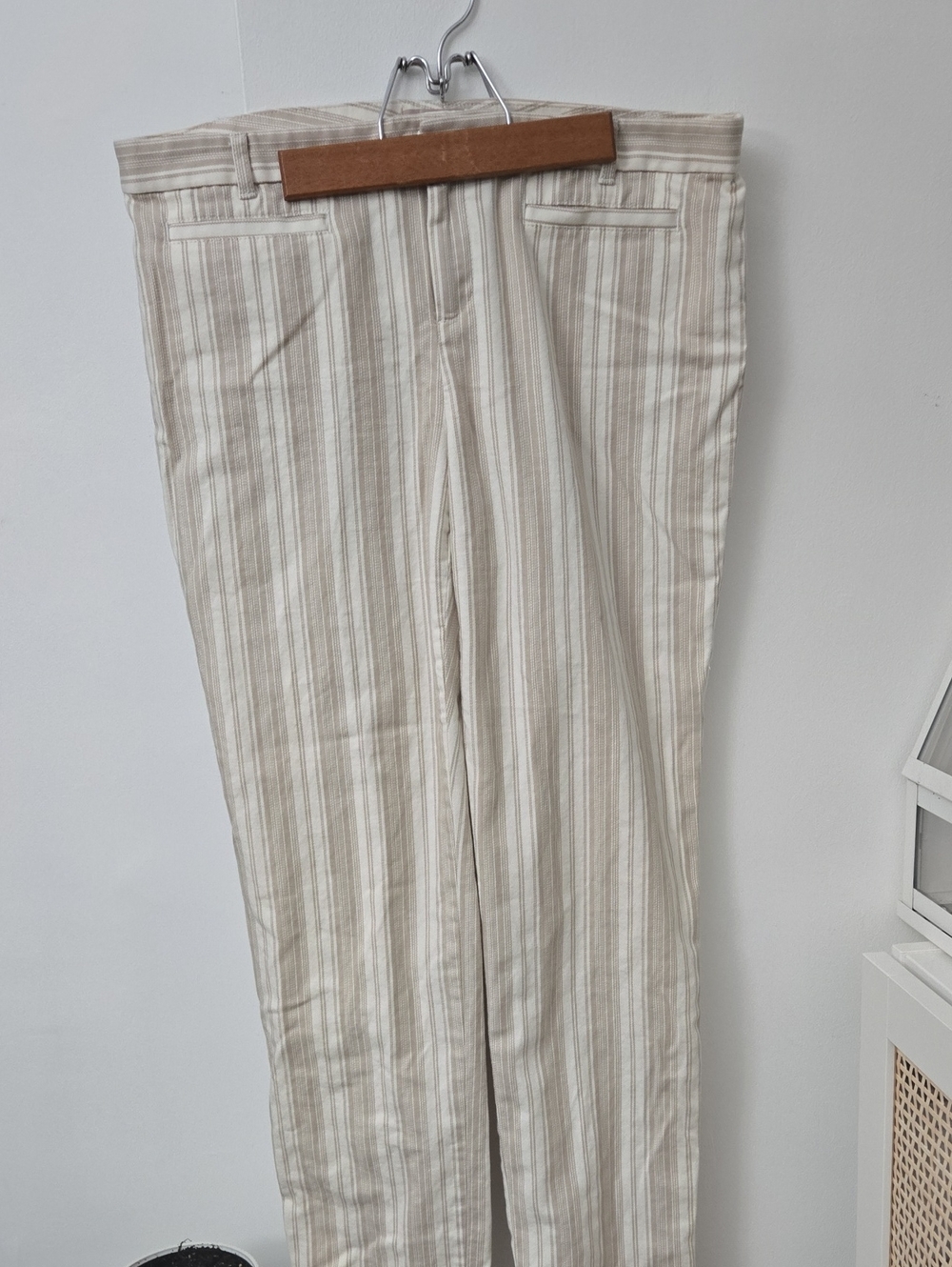 Banana Republic Women's Beige & Cream Striped Capris